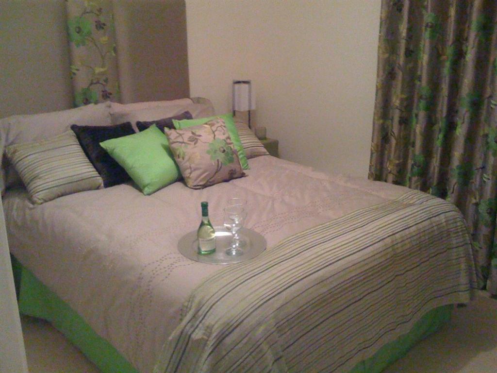 Apple House Guesthouse Heathrow Airport Hillingdon kerület Kültér fotó