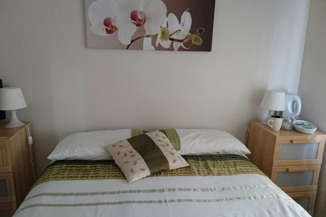 Apple House Guesthouse Heathrow Airport Hillingdon kerület Szoba fotó